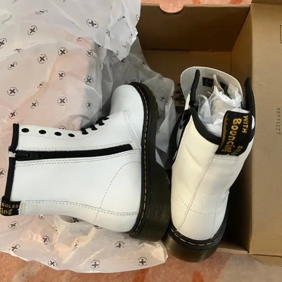 BRAND NEW 1460 Lace Up Fashion Boot (Big Kid)