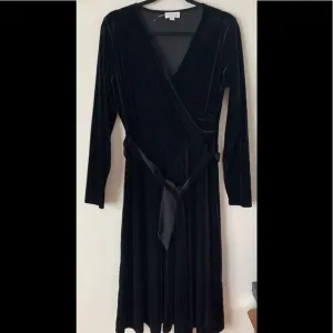 Charter club black velour long sleeved dress, wide front overlap, ties, 10