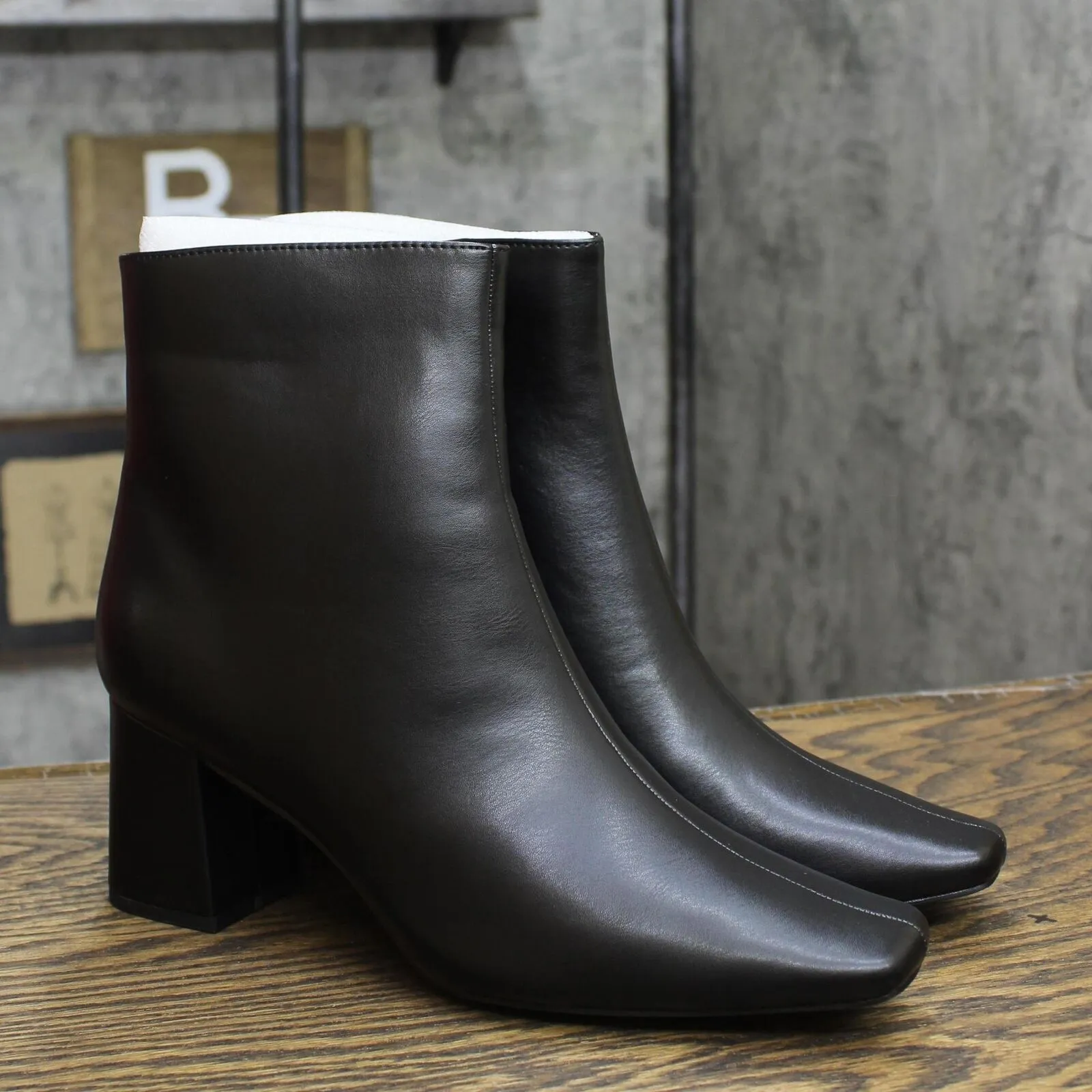 Journee Collection Womens Haylinn Bootie with Square Toe and Block Heel Black 9M