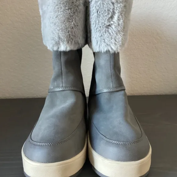 Koolaburra by UGG Women's Tynlee Fashion Boot, size 9