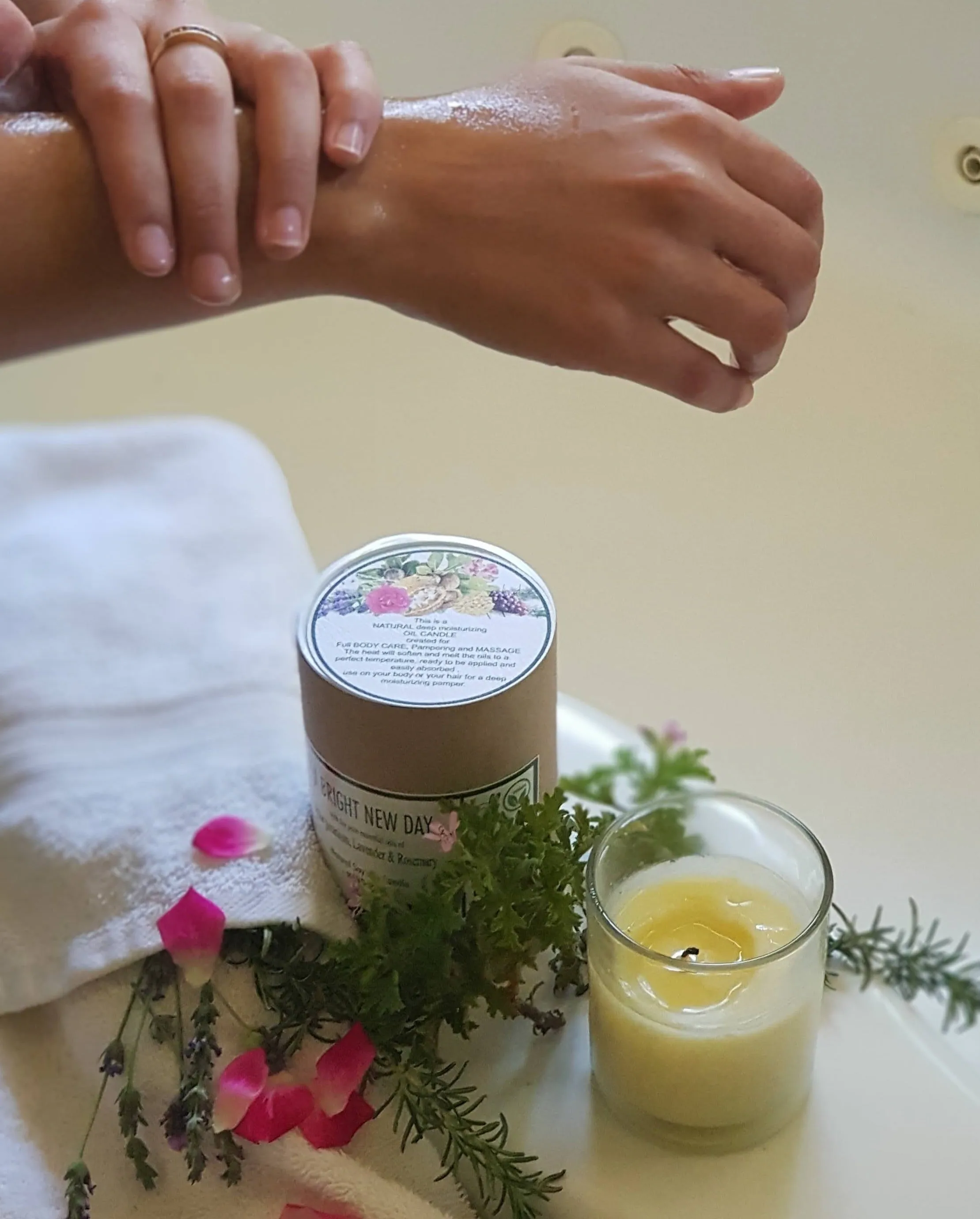 Massage Candle soy wax rose geranium lavender 210 ml A BRIGHT NEW DAY