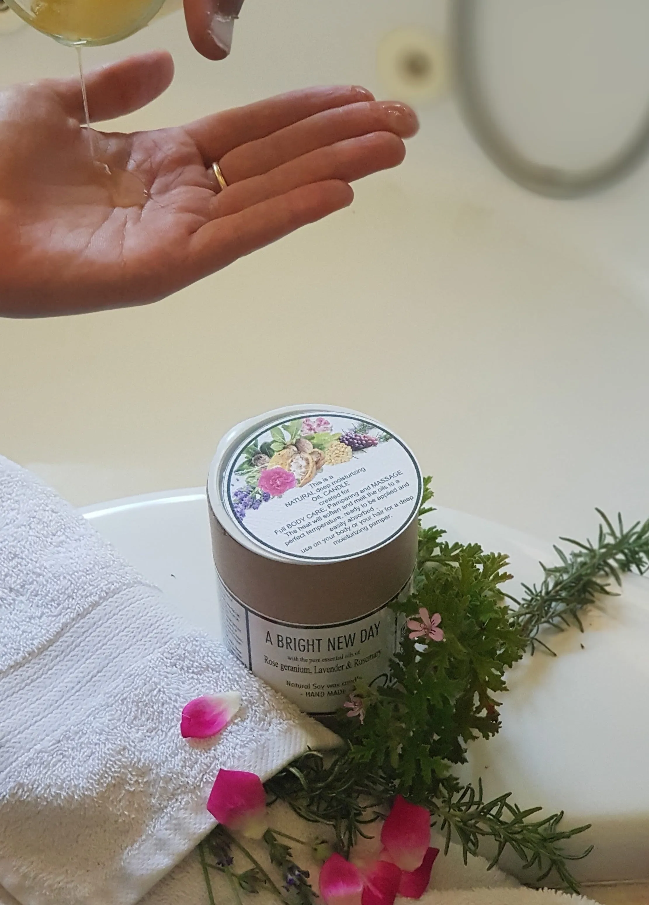 Massage Candle soy wax rose geranium lavender 210 ml A BRIGHT NEW DAY