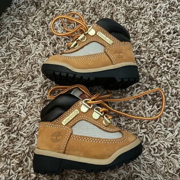 NIB Timberland Field Boot L/F Mid Boot Wheat Nubuck Size 4 Toddler