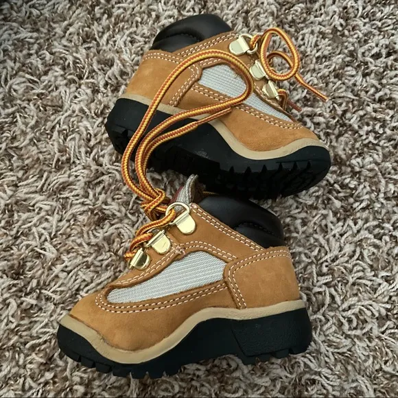 NIB Timberland Field Boot L/F Mid Boot Wheat Nubuck Size 4 Toddler