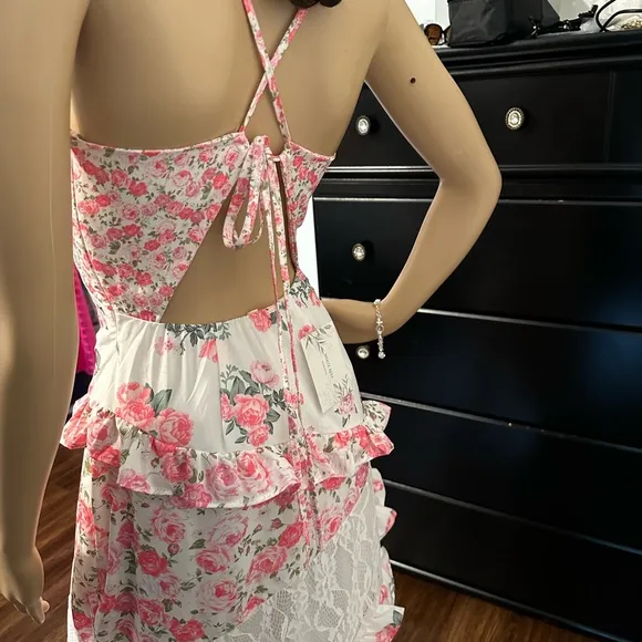 NWT-Floral and Lace Maxi V Neck Dress