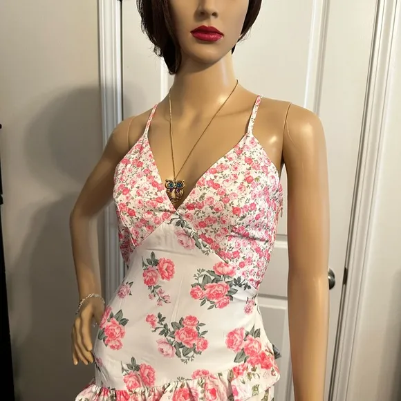 NWT-Floral and Lace Maxi V Neck Dress