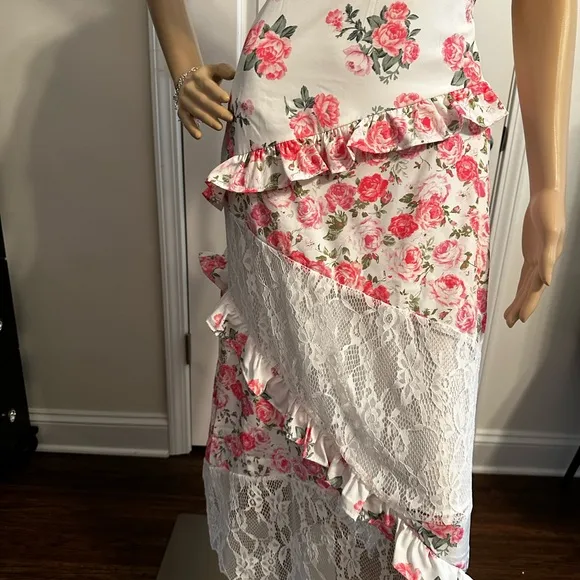NWT-Floral and Lace Maxi V Neck Dress