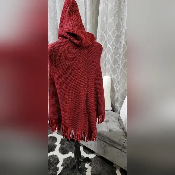Poncho - Hoodie - Red &amp; Black
