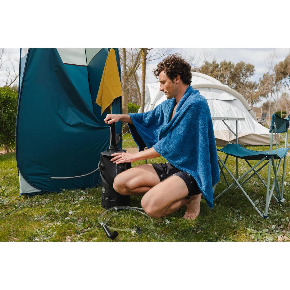 PRESSURE SOLAR CAMPING SHOWER - 10 LITRES