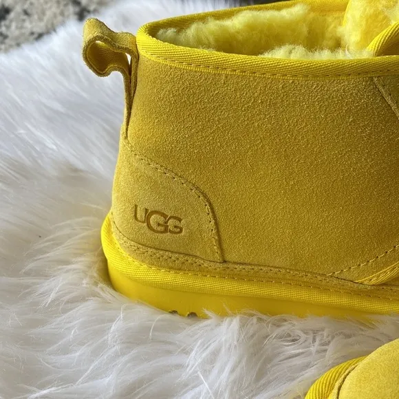 🎄SALE! UGG Neumel Women’s boot size 5 Canary