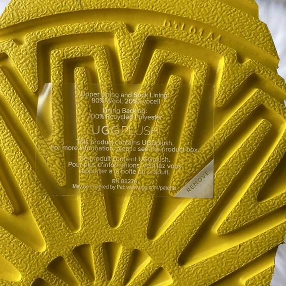 🎄SALE! UGG Neumel Women’s boot size 5 Canary