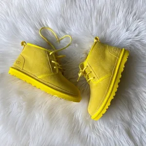 🎄SALE! UGG Neumel Women’s boot size 5 Canary