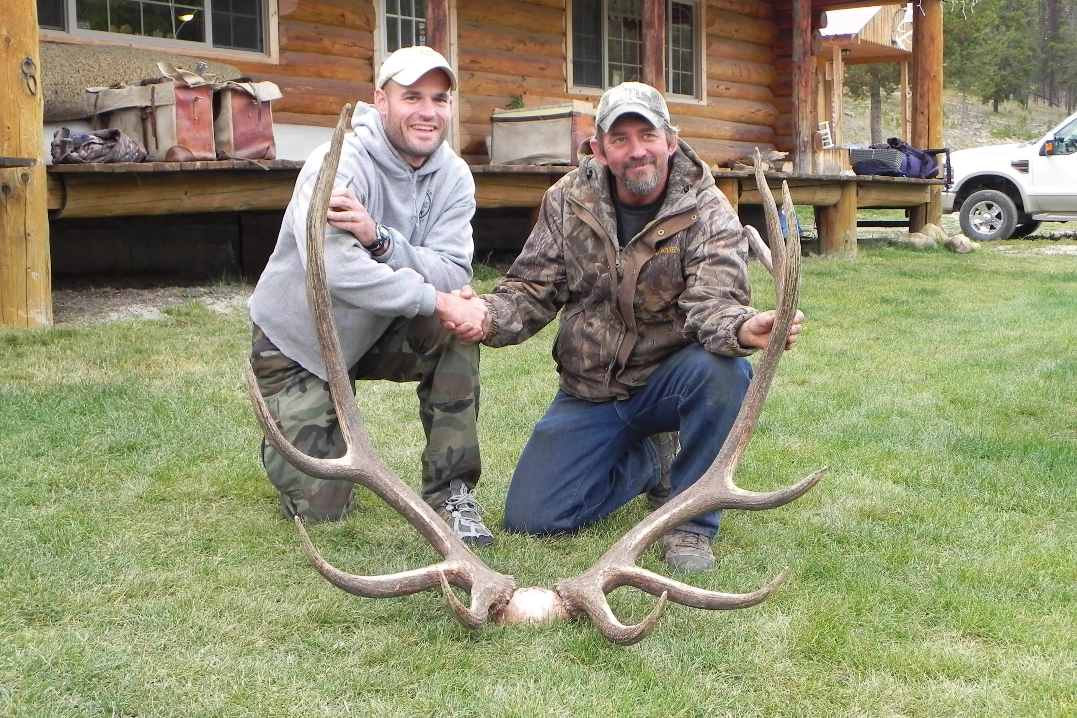 Silver Spur Outfitters - 2:1 Fully Guided Elk/Bear Bow Hunt