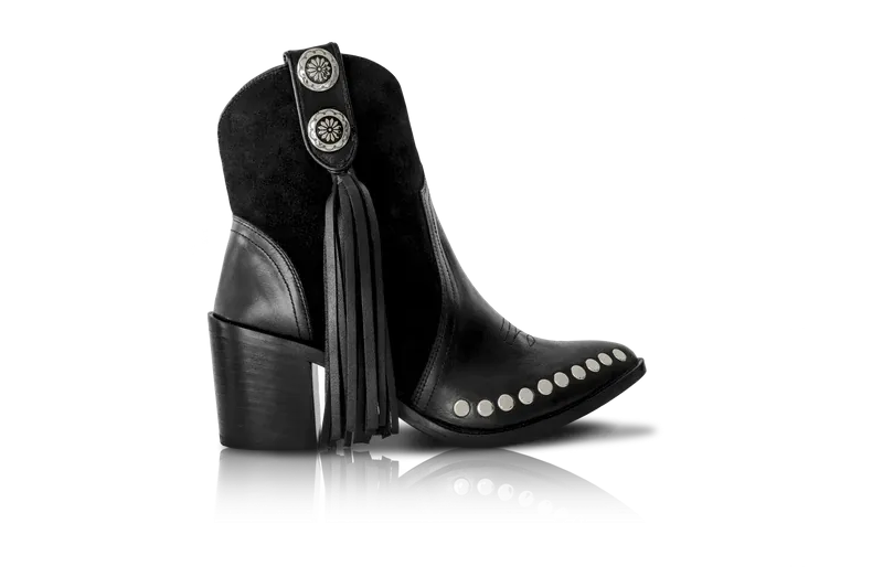Tyro Black