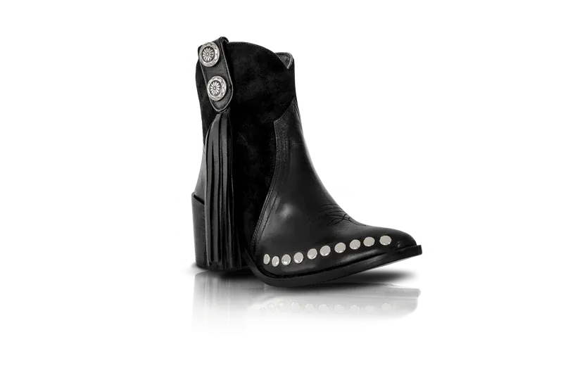 Tyro Black