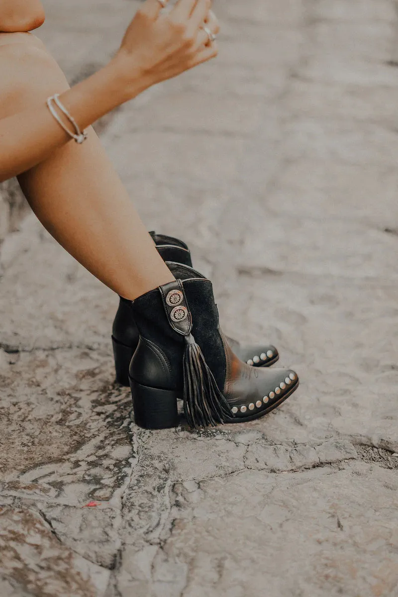 Tyro Black