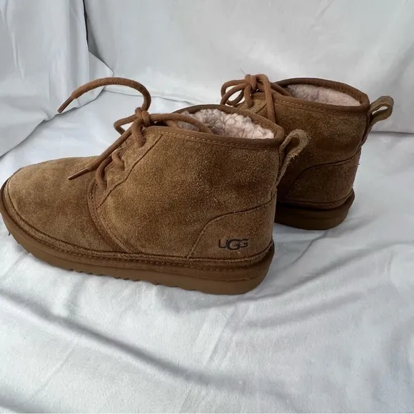 UGG Kid's Neumel II Boot Size 5