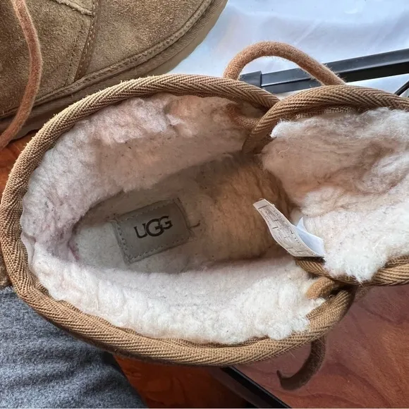 UGG Kid's Neumel II Boot Size 5