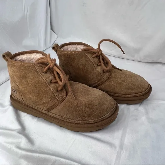 UGG Kid's Neumel II Boot Size 5