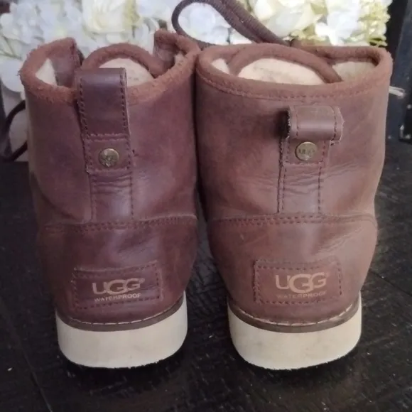UGG WATERPROOF BOOTIES