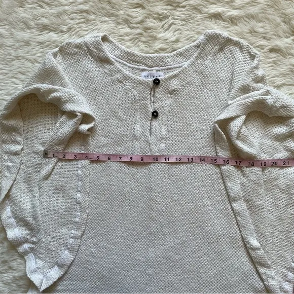 Velvet by Graham and Spencer Poncho Butterfly Sleeve Knit Pullover Cream M
